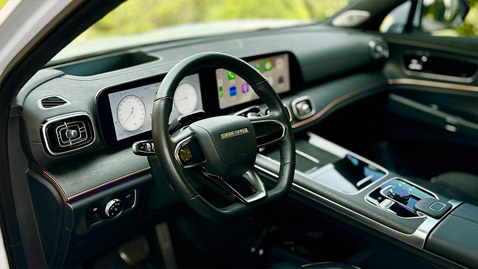 تجربه رانندگی لوکانو L8